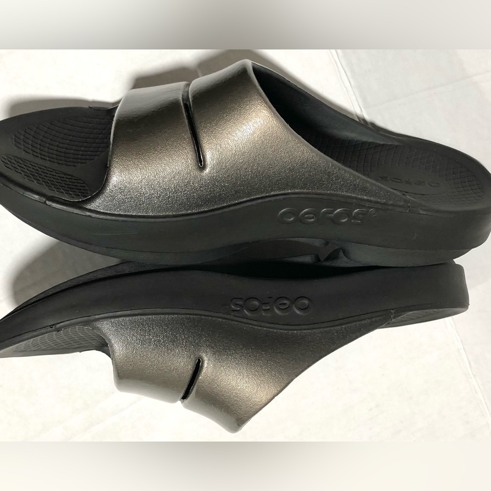 OOFOS Metallic Pewter Slide Sandals - Picture 4 of 11